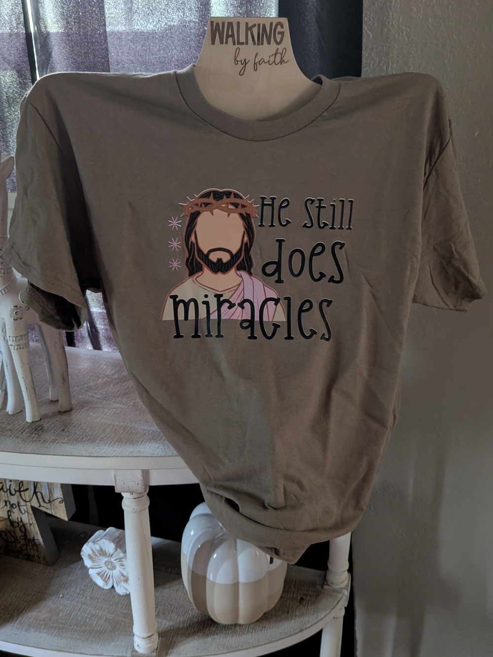 Gildan Brown Short Sleeve Tee with Faith Graphic